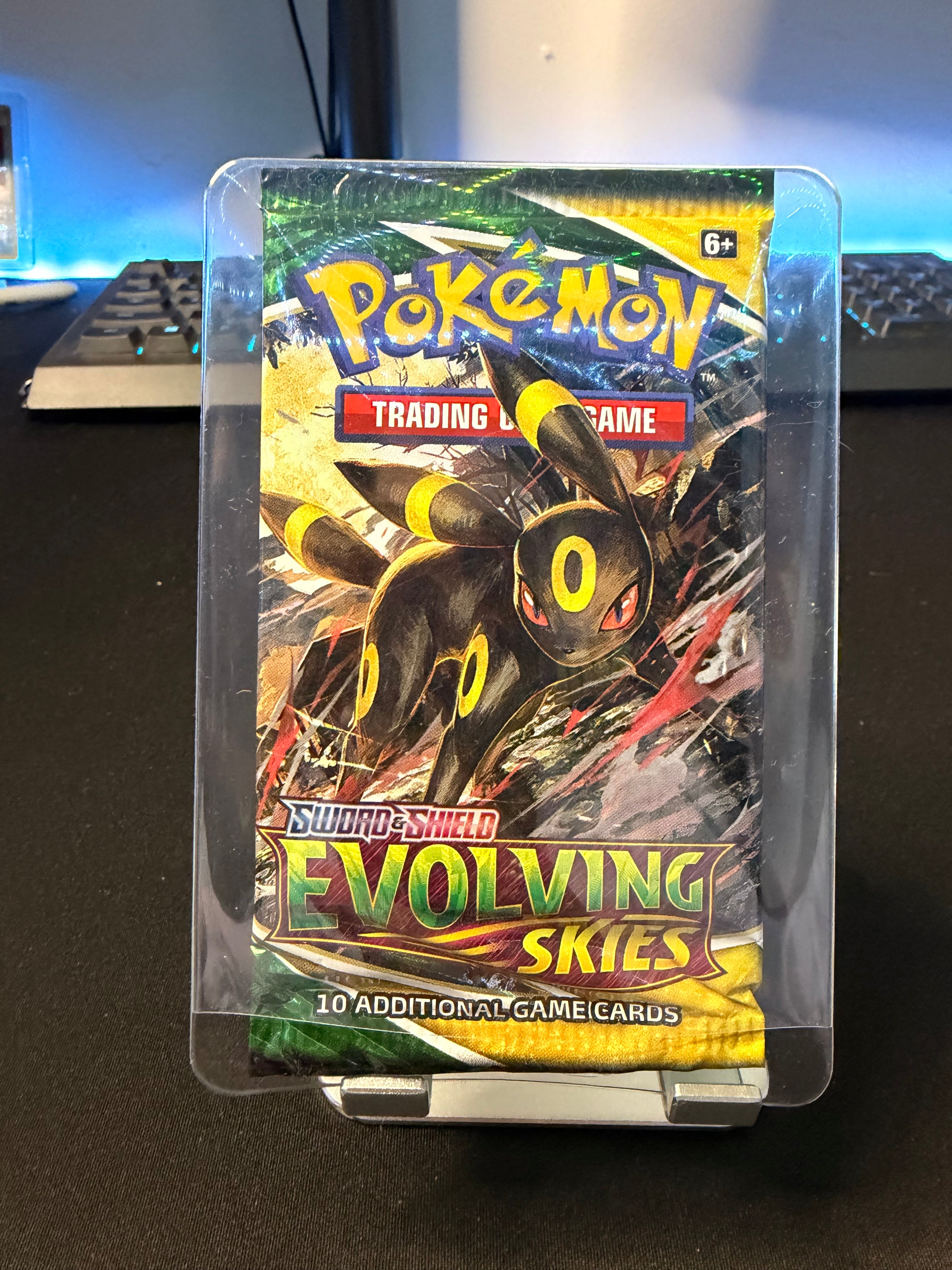 Pokémon - Evolving Skies Booster Pack (Random Art)